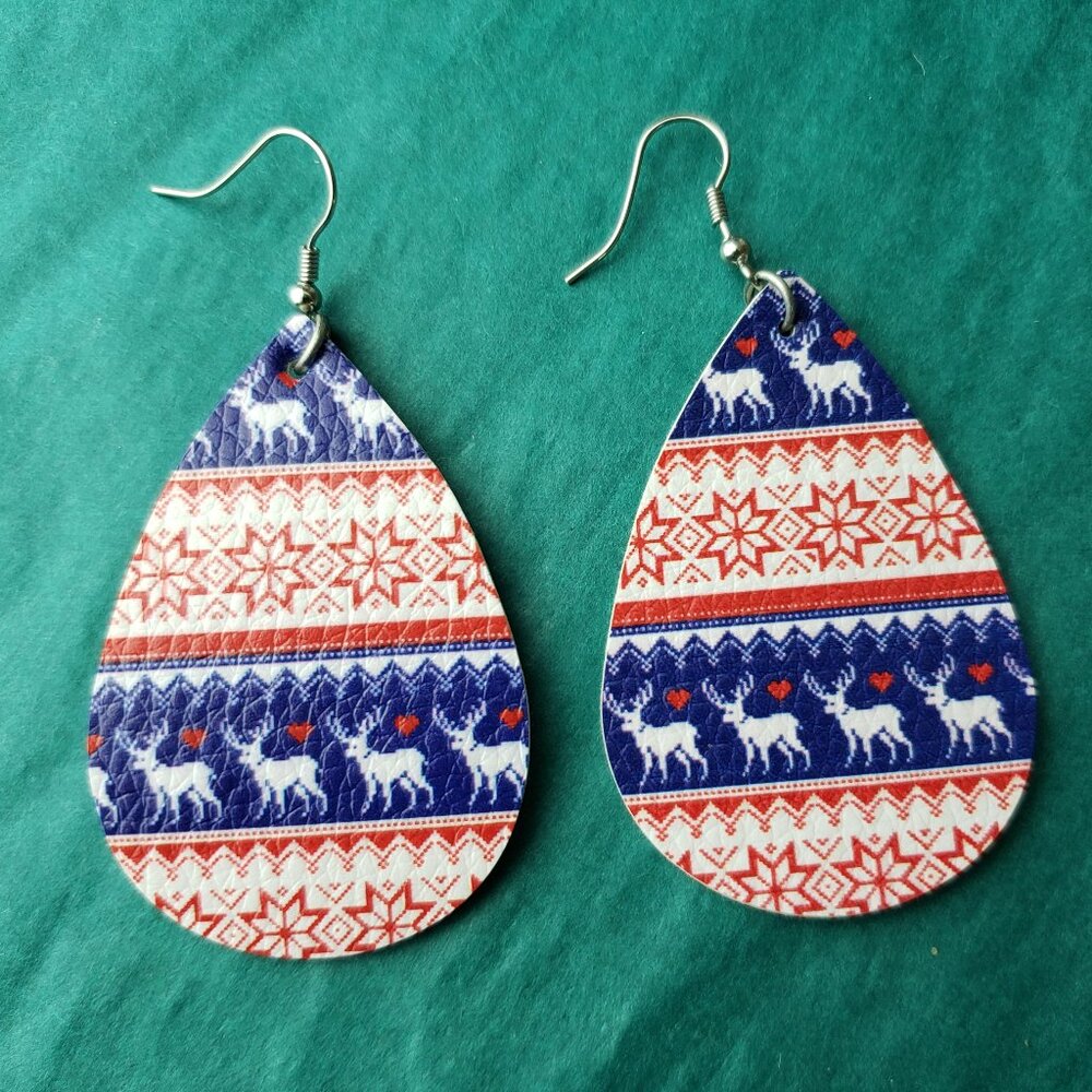 2/10$ NWOT Imitation leather weather sweater pattern earrings